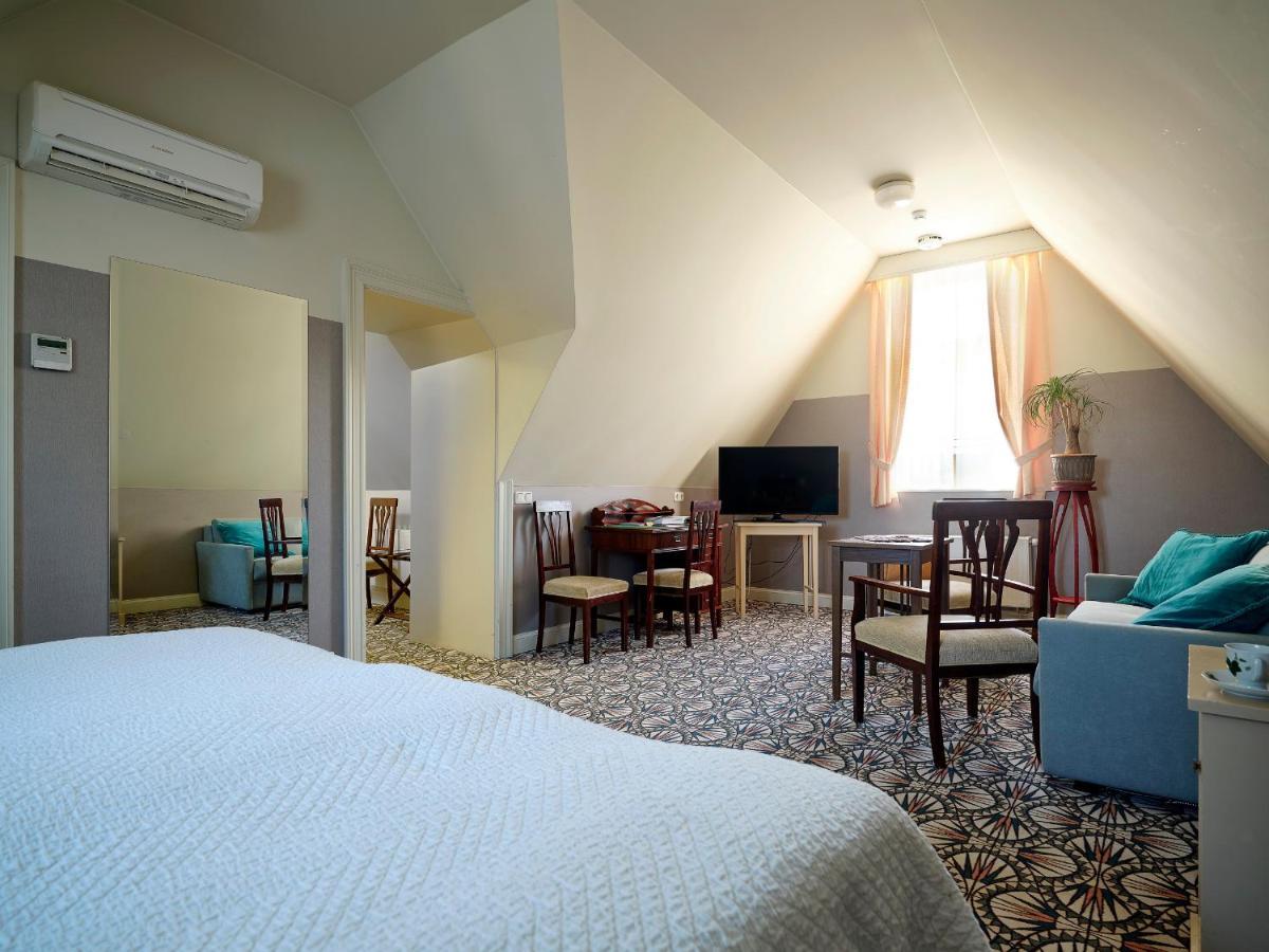 Villa Ammende Restaurant And Hotel Pärnu Exterior foto A room at the hotel