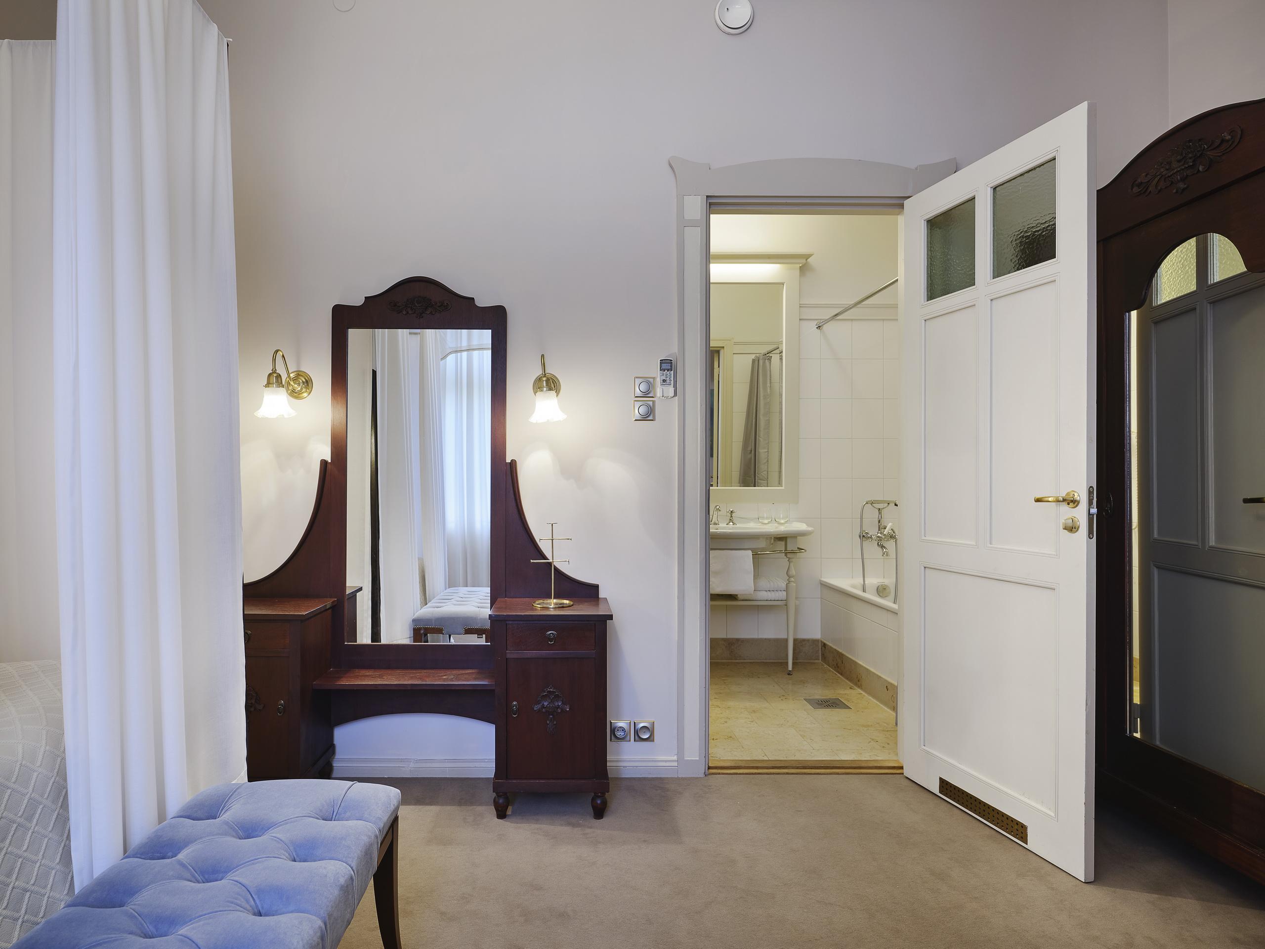 Villa Ammende Restaurant And Hotel Pärnu Exterior foto A bedroom in the hotel