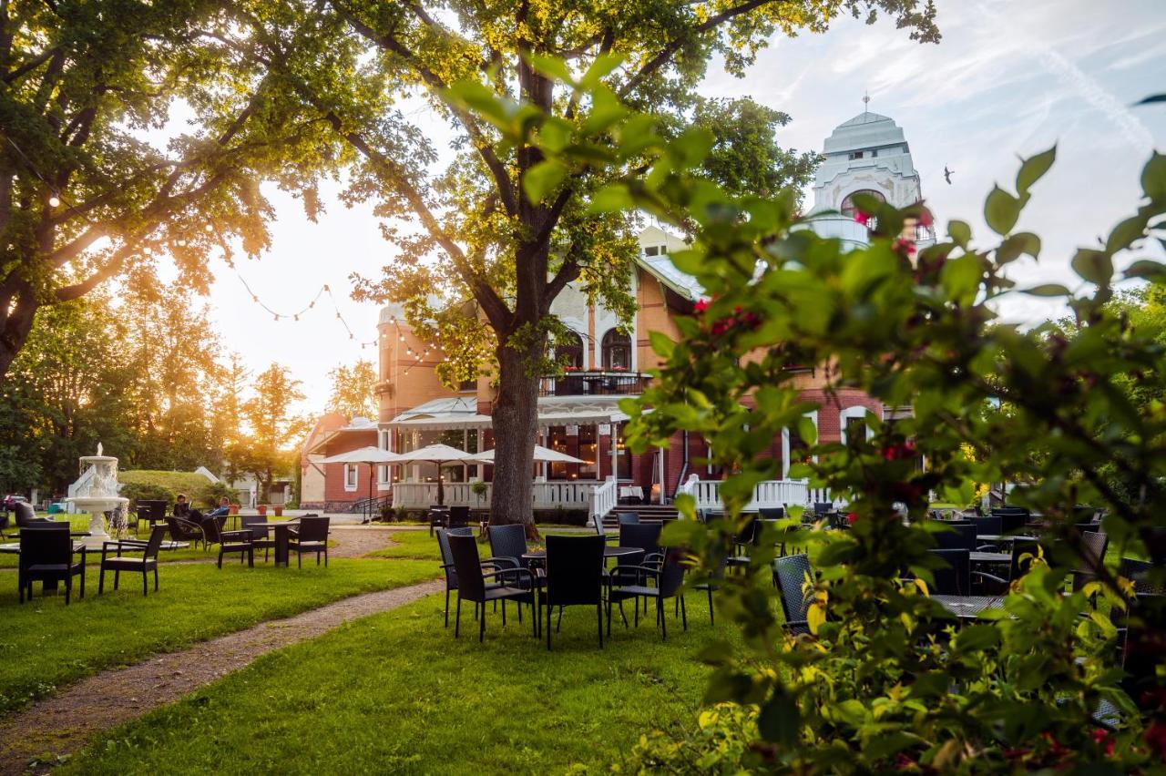 Villa Ammende Restaurant And Hotel Pärnu Exterior foto The restaurant in the summer
