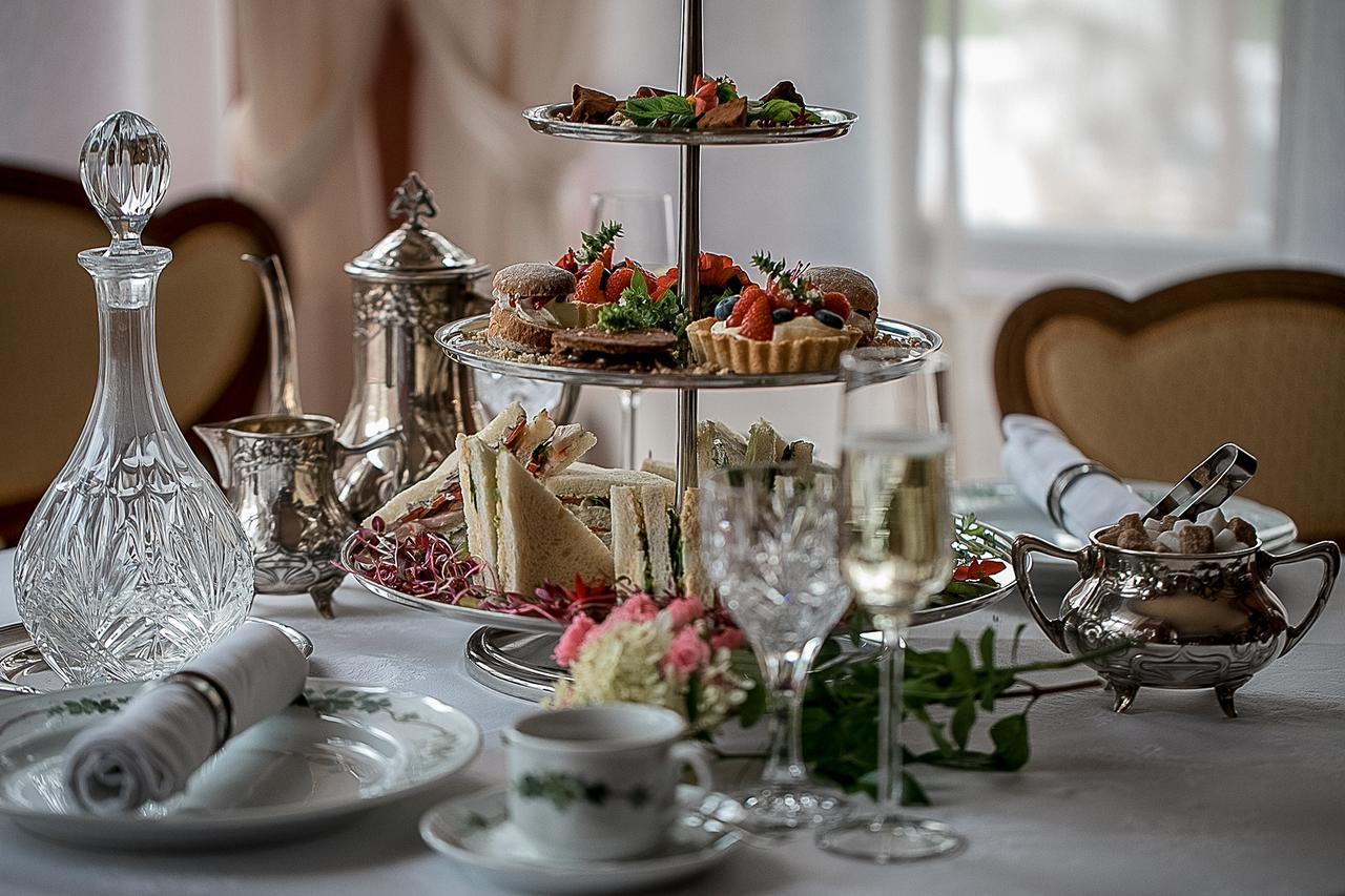 Villa Ammende Restaurant And Hotel Pärnu Exterior foto Afternoon tea at the Imperial Hotel, Vienna
